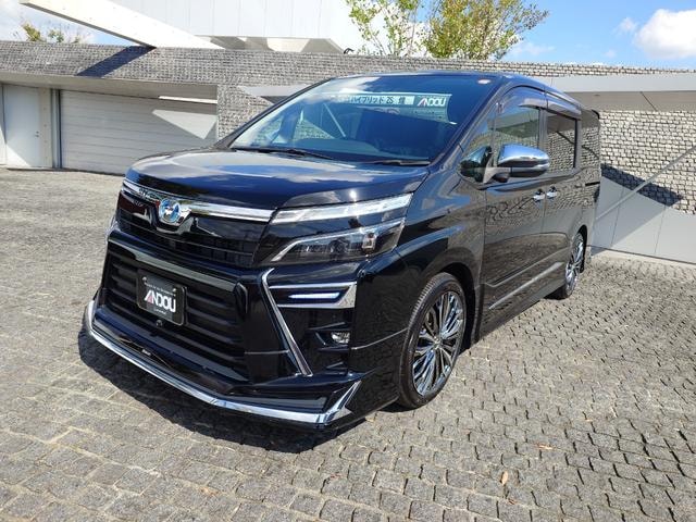 Toyota VOXY 2018 — фото автомобиля 1