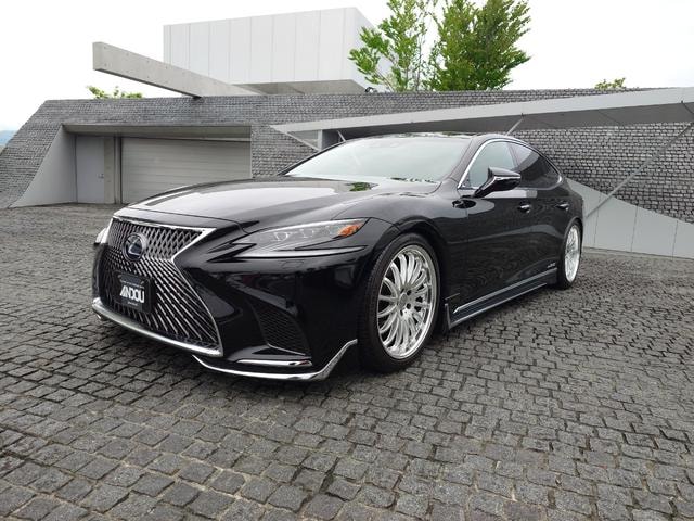 Lexus LS 2017 — фото автомобиля 1