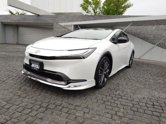 Toyota PRIUS 2025 — фото автомобиля