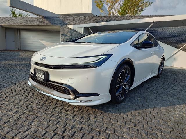 Toyota PRIUS 2023 — фото автомобиля