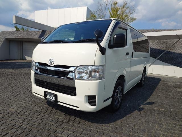 Toyota HIACE VAN 2024 — фото автомобиля