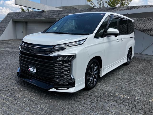 Toyota VOXY 2023 — фото автомобиля 1