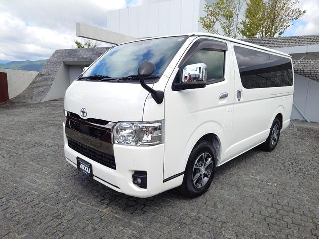 Toyota HIACE VAN 2024 — фото автомобиля