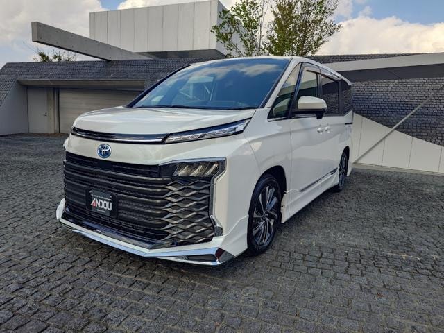 Toyota VOXY 2024 — фото автомобиля 1