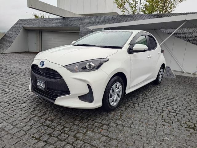 Toyota YARIS 2022 — фото автомобиля 1