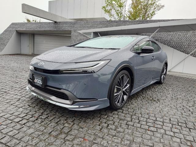 Toyota PRIUS 2024 — фото автомобиля