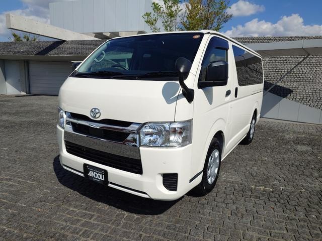 Toyota HIACE VAN 2025 — фото автомобиля