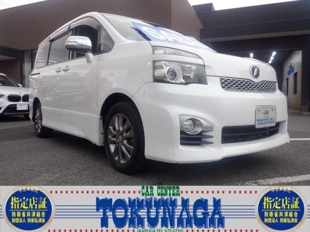 Toyota VOXY 2011 — фото автомобиля 1