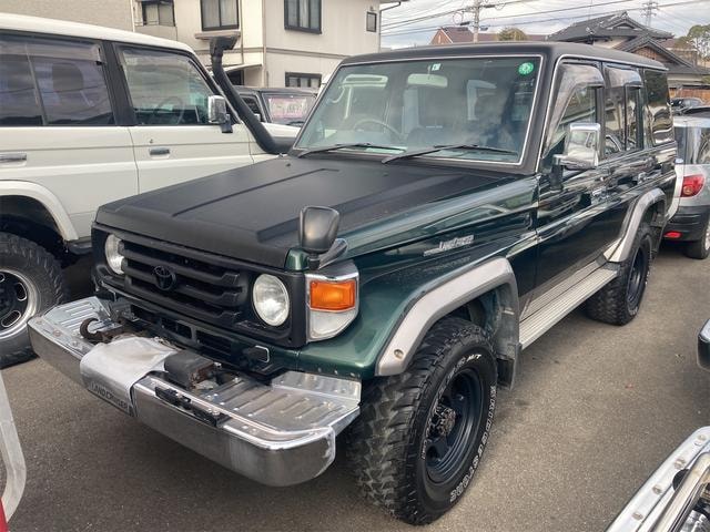Toyota LAND CRUISER 70 2000 — фото автомобиля