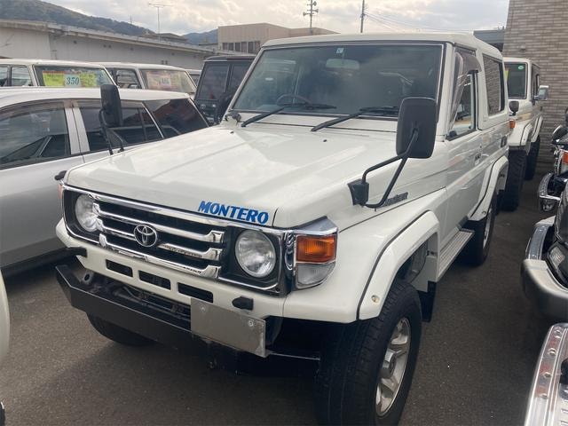 Toyota LAND CRUISER 70 2002 — фото автомобиля
