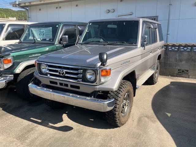 Toyota LAND CRUISER 70 2000 — фото автомобиля