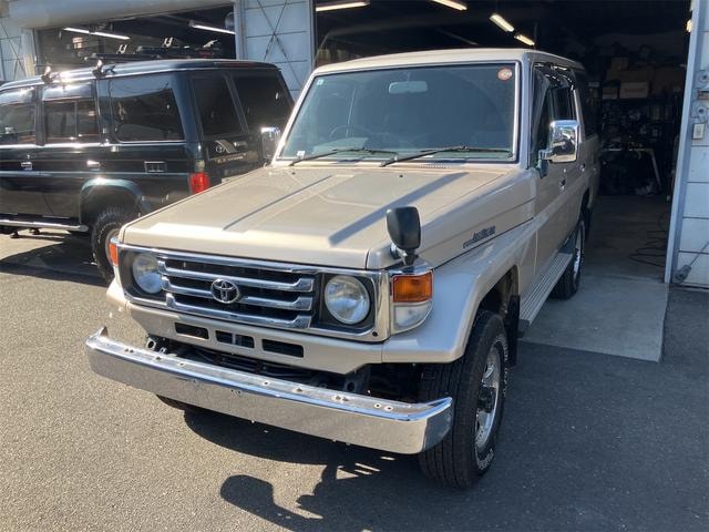 Toyota LAND CRUISER 70 2003 — фото автомобиля