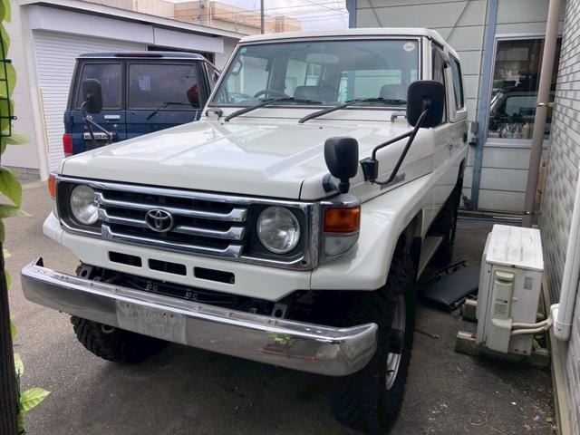 Toyota LAND CRUISER 70 2001 — фото автомобиля