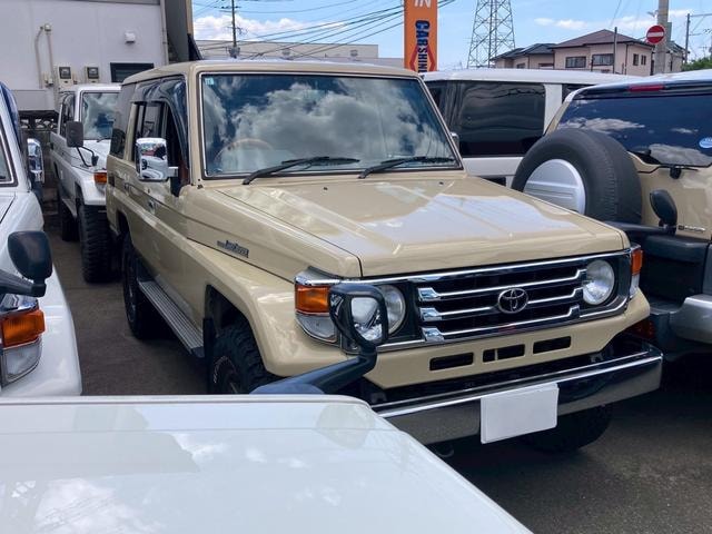Toyota LAND CRUISER 70 2003 — фото автомобиля