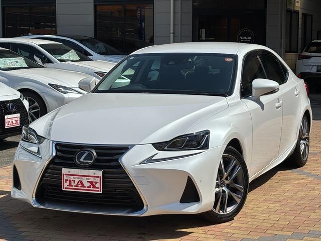 Lexus IS 2018 — фото автомобиля 1