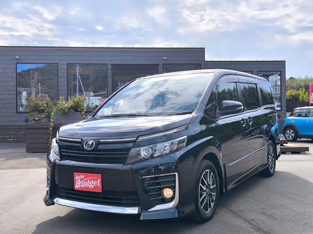 Toyota VOXY 2014 — фото автомобиля