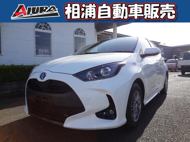 Toyota YARIS 2023 — фото автомобиля