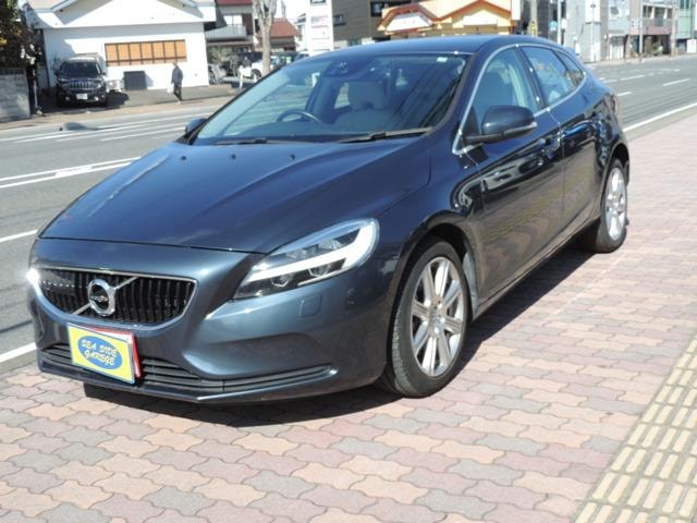 Volvo V40 2018 — фото автомобиля 1