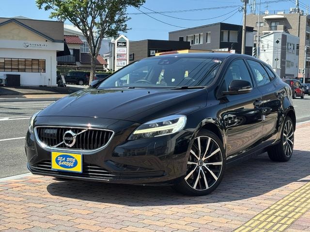 Volvo V40 2018 — фото автомобиля