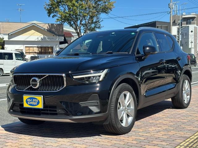 Volvo XC40 2022 — фото автомобиля 1