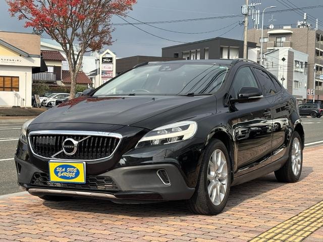 Volvo V40 2017 — фото автомобиля 1