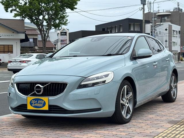 Volvo V40 2017 — фото автомобиля 1