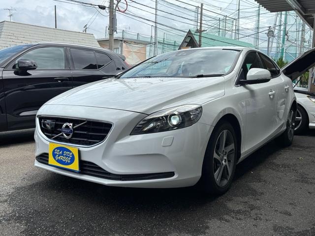 Volvo V40 2016 — фото автомобиля 1