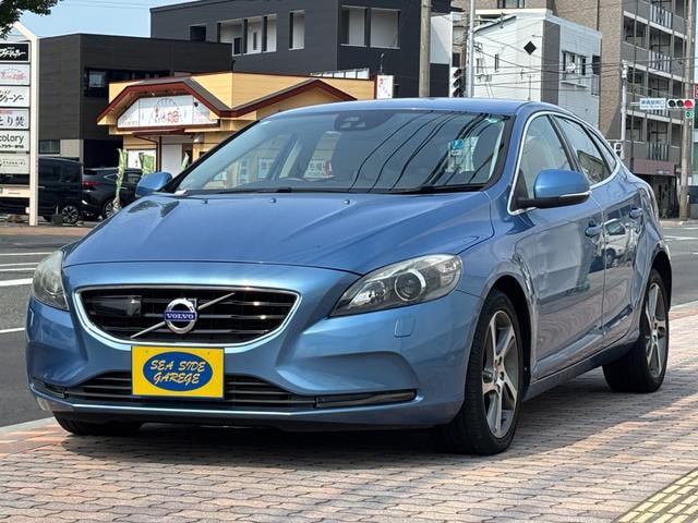 Volvo V40 2015 — фото автомобиля 1