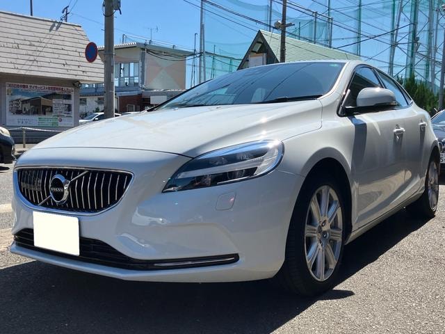 Volvo V40 2019 — фото автомобиля 1