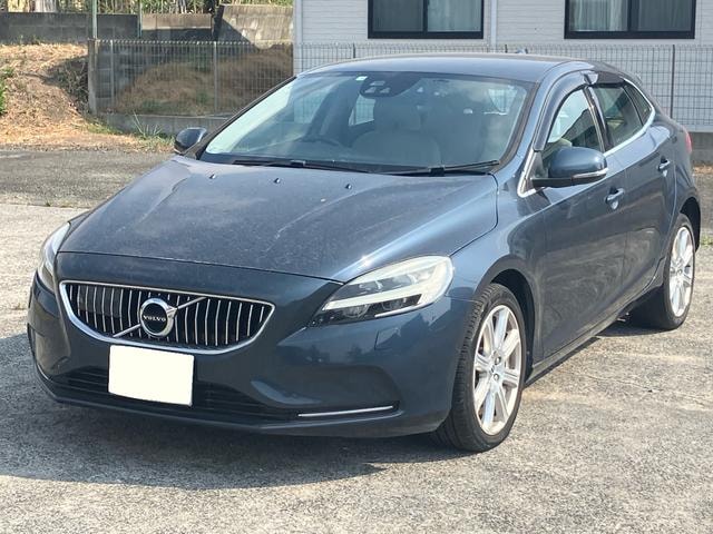 Volvo V40 2016 — фото автомобиля