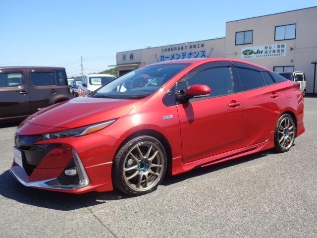 Toyota PRIUS PHV 2017 — фото автомобиля 1