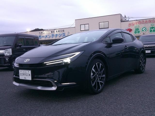 Toyota PRIUS 2023 — фото автомобиля 1
