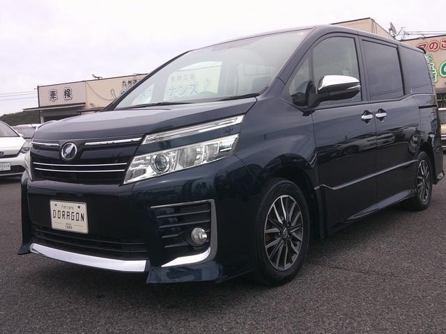 Toyota VOXY 2015 — фото автомобиля 1