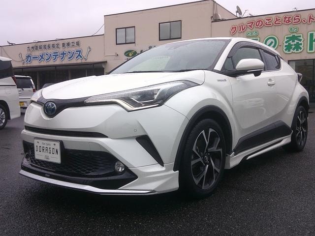 Toyota C-HR 2017 — фото автомобиля 1