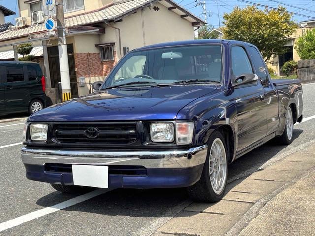 Toyota HILUX SPORTS PICK UP 2000 — фото автомобиля