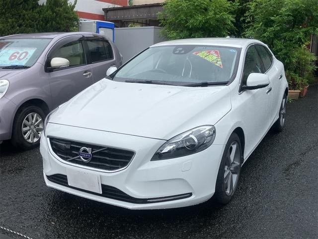 Volvo V40 2016 — фото автомобиля 1
