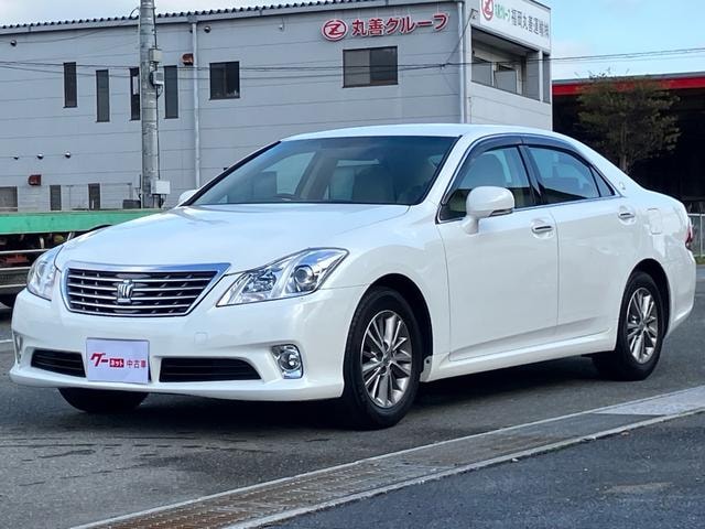 Toyota CROWN 2010 — фото автомобиля 1