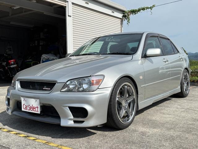 Toyota ALTEZZA 2000 — фото автомобиля 1