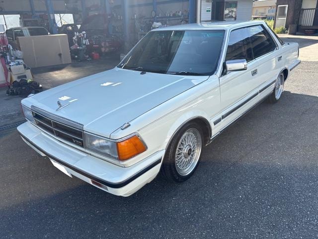 Nissan GLORIA 1985 — фото автомобиля 1