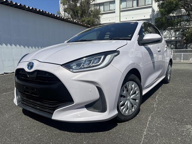 Toyota YARIS 2021 — фото автомобиля