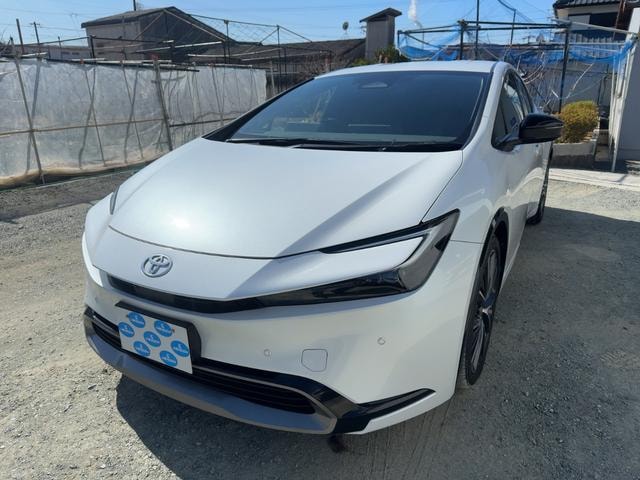 Toyota PRIUS 2023 — фото автомобиля