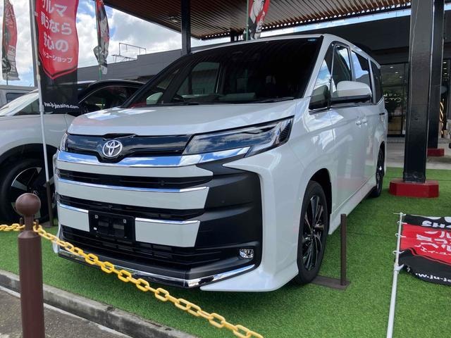 Toyota NOAH  — фото автомобиля 1