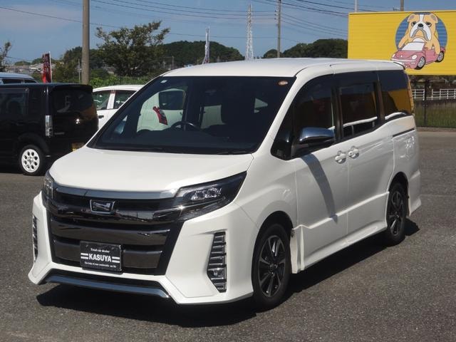 Toyota NOAH 2017 — фото автомобиля 1