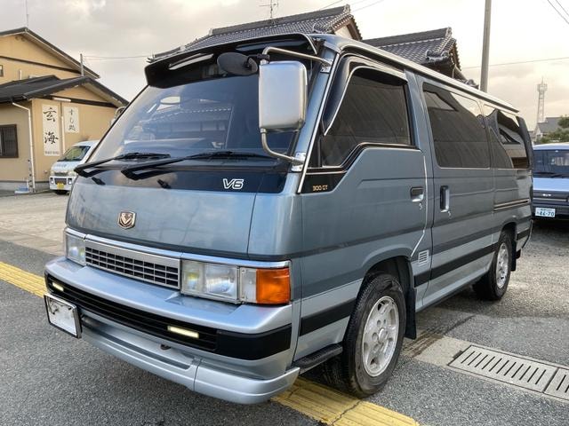 Nissan CARAVAN 1989 — фото автомобиля 1
