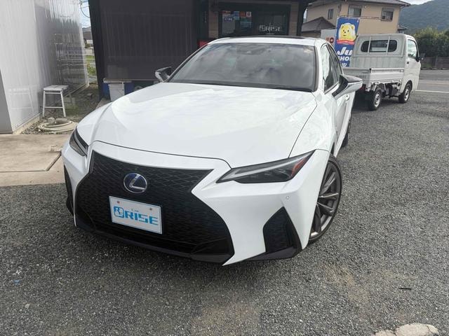 Lexus IS 2021 — фото автомобиля 1