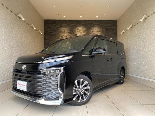 Toyota VOXY 2023 — фото автомобиля 1