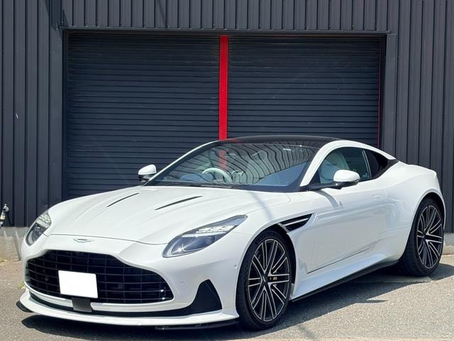 Aston Martin DB12 2024 — фото автомобиля