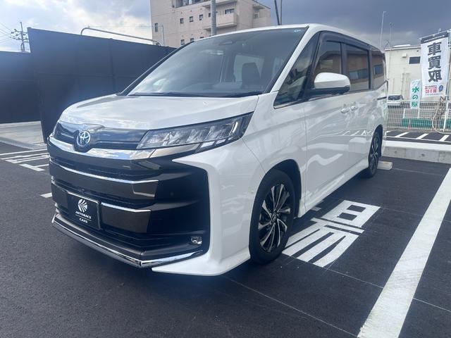Toyota NOAH 2024 — фото автомобиля 1