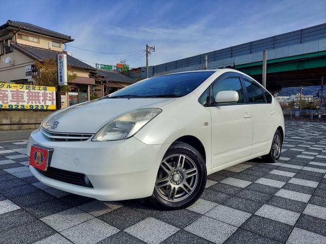 Toyota PRIUS 2004 — фото автомобиля 1