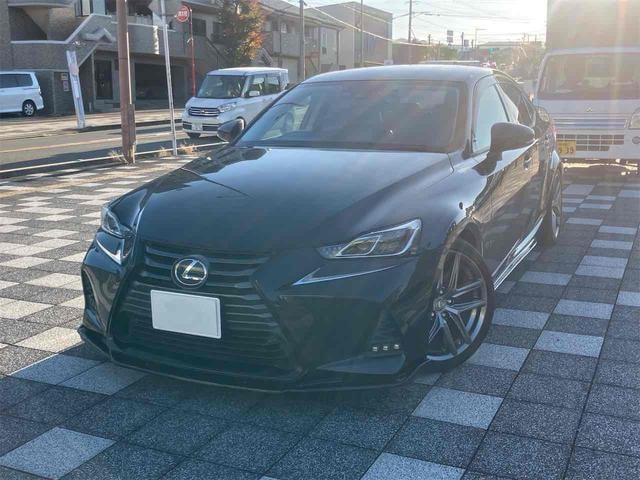 Lexus IS 2017 — фото автомобиля 1